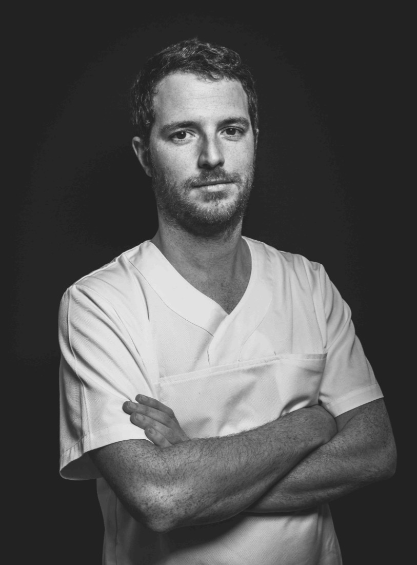 Dr. Artur Caleres